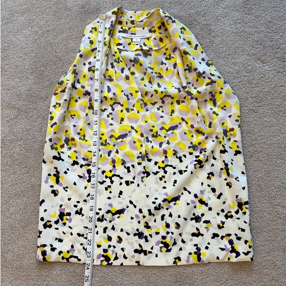 Diane Von Furstenberg Sleeveless Abstract Silk Blouse Size S Multicolor Flaw - Picture 9 of 9